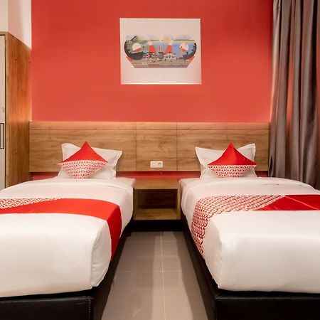 Oyo 3159 Festive Inn Medan Exterior foto