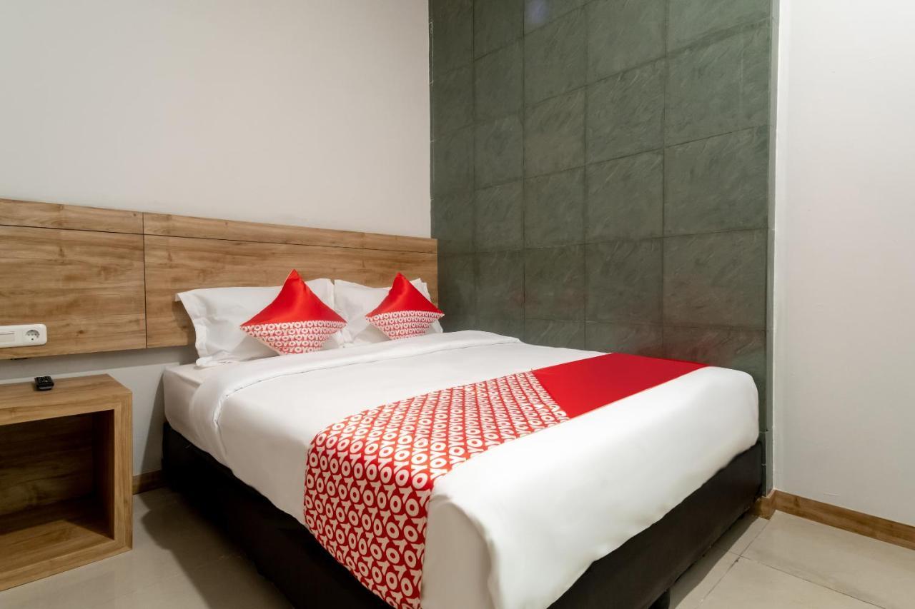 Oyo 3159 Festive Inn Medan Exterior foto