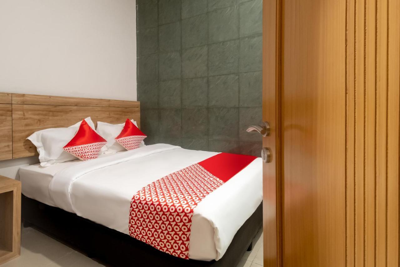 Oyo 3159 Festive Inn Medan Exterior foto