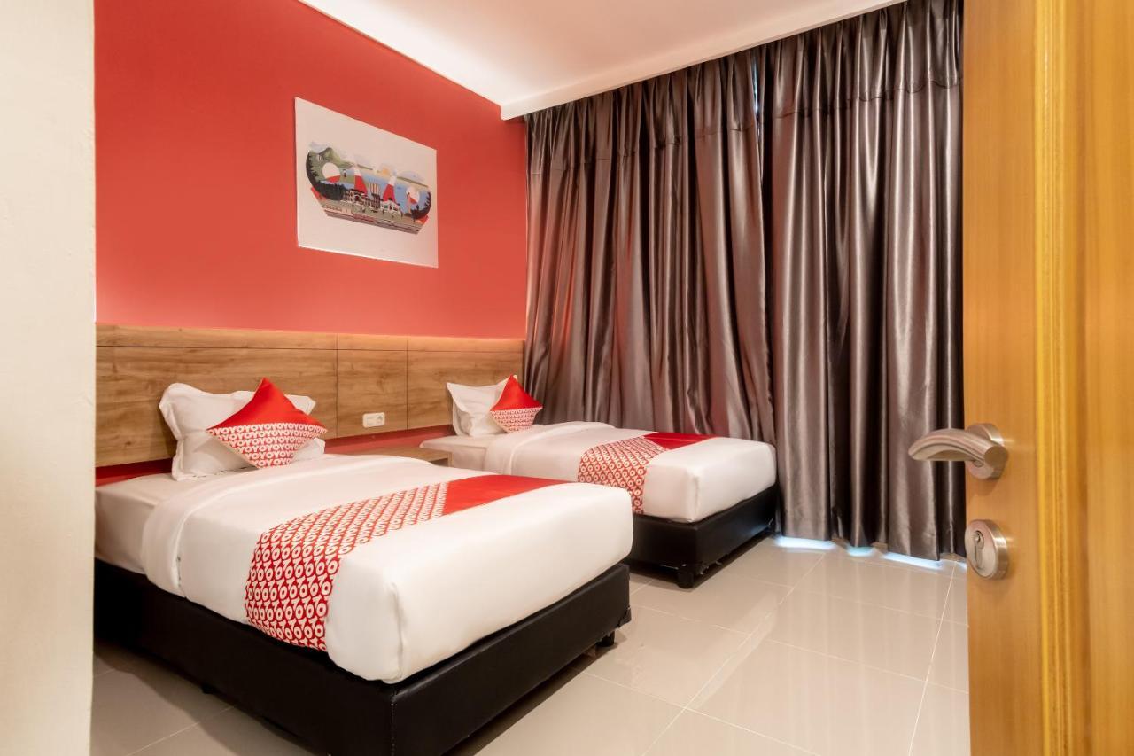 Oyo 3159 Festive Inn Medan Exterior foto